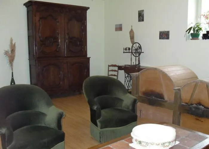 Sejournez Au Coeur Du Pays De Jeanne D'arc Dans Maison Avec 4 Uniques - Fr-1-585-153